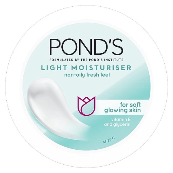 POND'S Light Face Moisturizer 200 ml, Daily Lightweight Non-Oily Cream with Vitamin E for Soft Glowing Skin, SPF 15 - With Vitamin C & Niacinamide